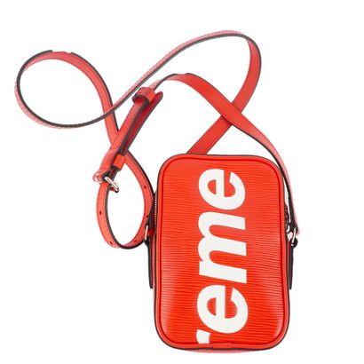 LOUIS VUITTON x SUPREME DENUBE
Sac Louis...