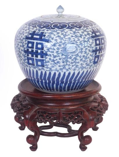 URNE CHINOISE, fin XIXe

Urne en porcelaine...
