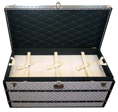 LOUIS VUITTON COURRIER LOZINE 110
Malle Louis...