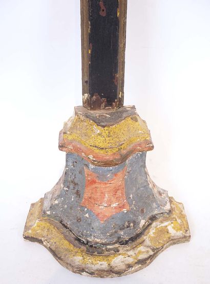 CRUCIFIX

Crucifix en bois sculpté polychrome,...