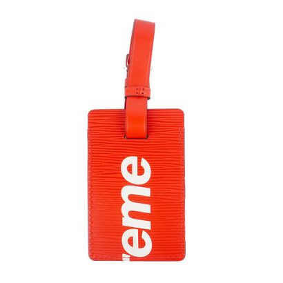 LOUIS VUITTON x SUPREME
Étiquette de bagage...