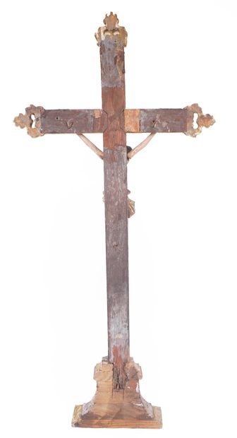CRUCIFIX

Crucifix en bois sculpté polychrome,...