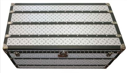 LOUIS VUITTON COURRIER LOZINE 110
Malle Louis...