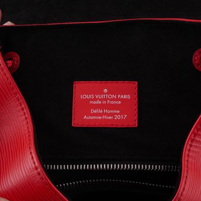 LOUIS VUITTON x SUPREME
Sac à dos Louis Vuitton...