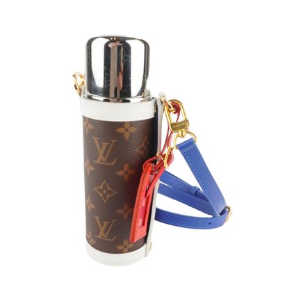 LOUIS VUITTON x NBA
Porte flasque Louis Vuitton...
