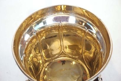 STRUBE SOHN, ARGENT 750

Ciboire en argent...