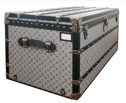 LOUIS VUITTON COURRIER LOZINE 110
Malle Louis...