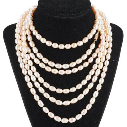 PERLES, OR 14K
Long collier composé de perles...
