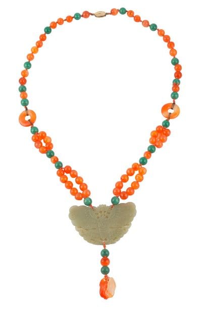 AGATE, AVENTURINE
Collier composé de billes...