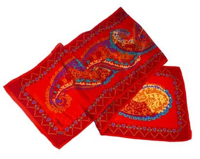 SOIE / SILK
Lot de 4 écharpes en soie 100%
Dimensions:...