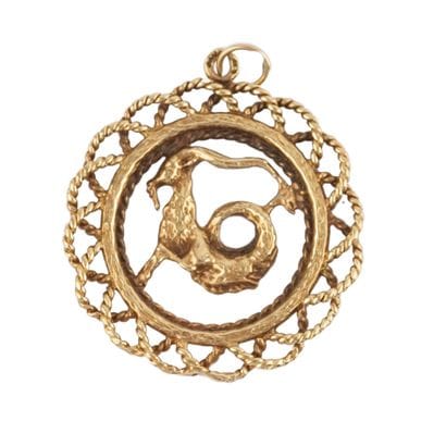 OR 10K / 10K GOLD
Pendentif en or jaune 10K.
Poids...
