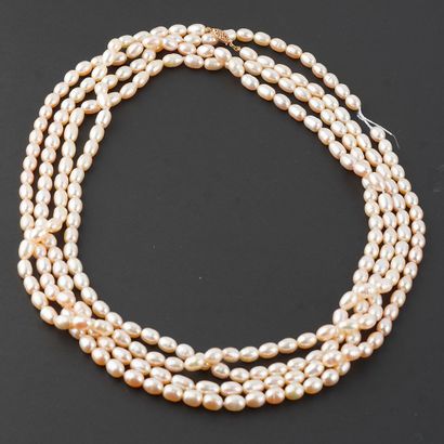 PERLES, OR 14K
Long collier composé de perles...