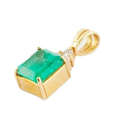 OR 18K, ÉMERAUDE / 18K GOLD,EMERALD
Pendentif...