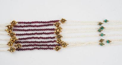 PERLES, GRENATS / PEARLS, GARNETS
Collier...