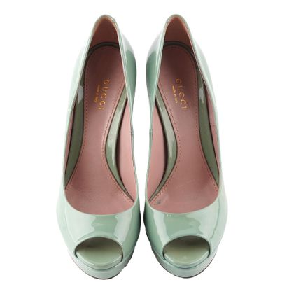 GUCCI
Chaussure Gucci en cuir verni vert...