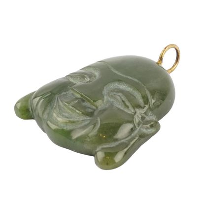JADE NÉPHRITE
Pendentif sculpté en jade néphrite...