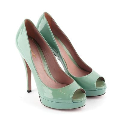 GUCCI
Chaussure Gucci en cuir verni vert...