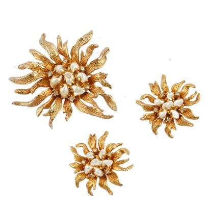 BOUCHER
Broche et paire de boucles d'oreilles...