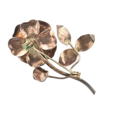 ARGENT / SILVER
Broche stylisant une rose...