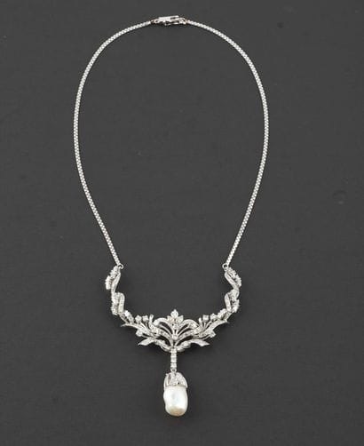 OR 10K, DIAMANTS, PERLE DE MEDU SUD
Collier...