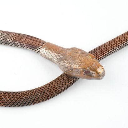 CEINTURE / BELT
Deux ceintures stylisant...