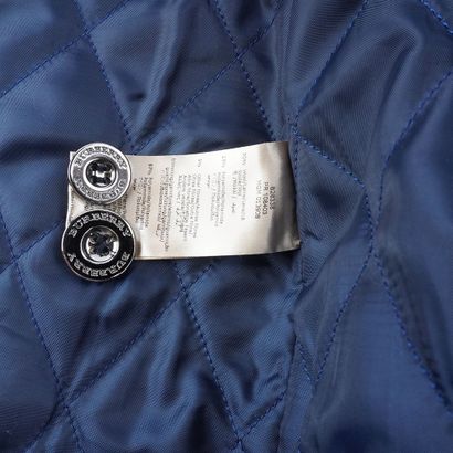 BURBERRY
Manteau Burberry pour fille.
Taille:...