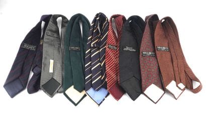 CRAVATES / TIES
Lot de cravates en soie comprenant:...