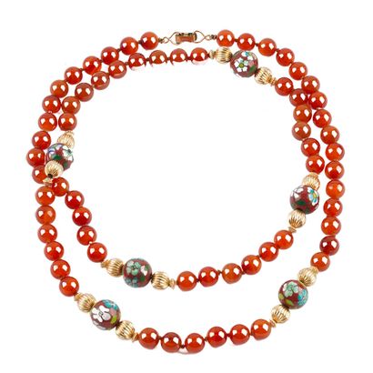 AGATE
Collier composé de billes d'agate entrelaccé...