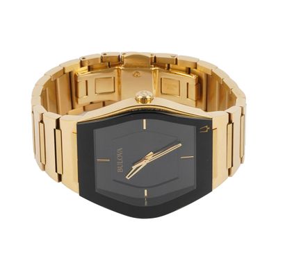 BULOVA
Montre Bulova en acier jaune , boîtier...