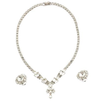 PARURE
Collier et boucles d'oreilles en métal...