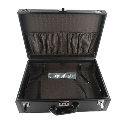 GUCCI
Valise Gucci en cuir noir.
Rapport...