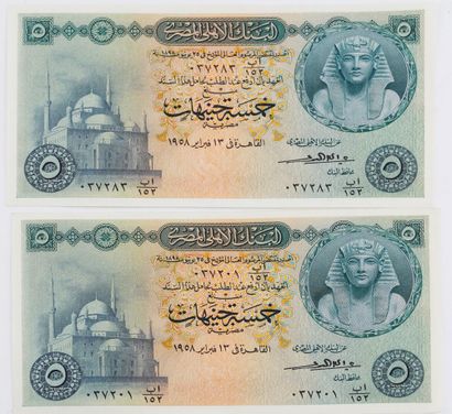 5 POUNDS EGYPTIAN 
Lot de 83 billets consécutifs...