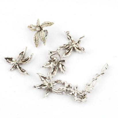 FANTAISIE
Broche pendente et boucles d'oreilles...