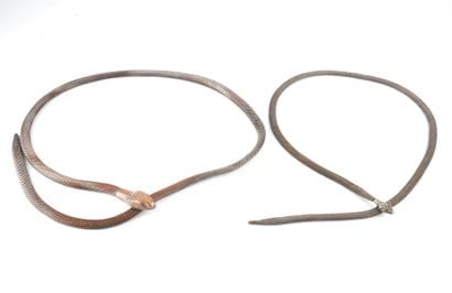 CEINTURE / BELT
Deux ceintures stylisant...