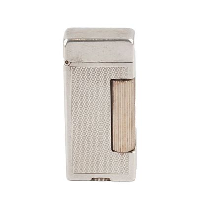 DUNHILL
Briquet Dunhill en métal argenté.
H:...