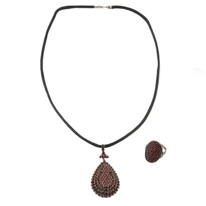 ARGENT, GRENATS / SILVER, GARNETS
Ensemble...
