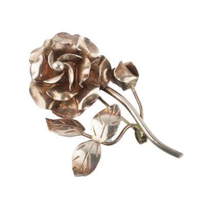 ARGENT / SILVER
Broche stylisant une rose...