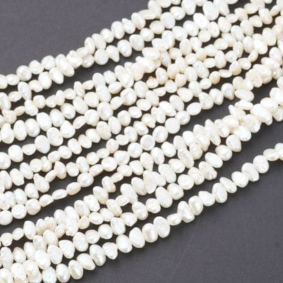 PERLES / PEARLS
Collier composé de perles...