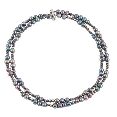 PERLES 
Collier composé de 2 rangs de perles...