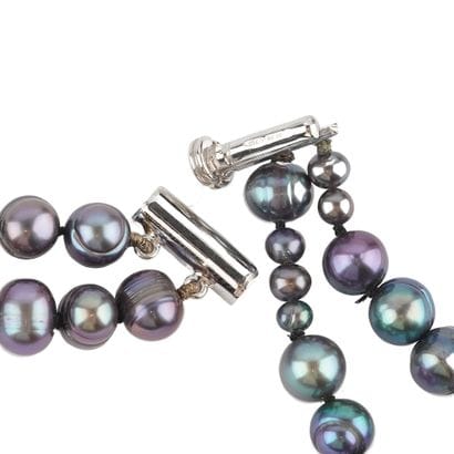 PERLES 
Collier composé de 2 rangs de perles...