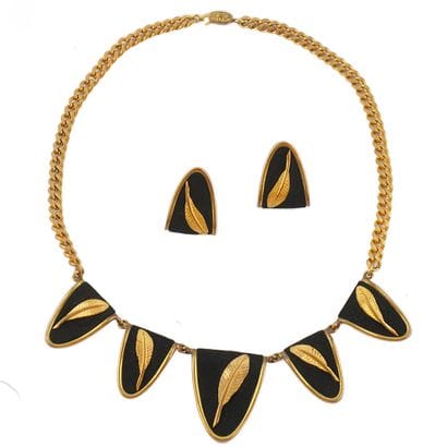 HENRY LA PENSÉE. PARIS
Collier et boucles...