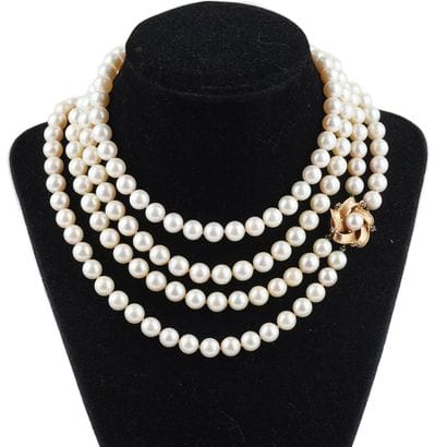 PERLES AKOYA, OR 14K / AKOYA PEARLS
Collier...