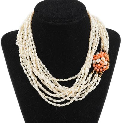 PERLES / PEARLS
Collier composé de 6 rangs...