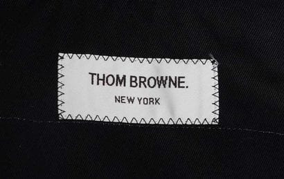 THOM BROWNE
Veste tailleur noire traversée...