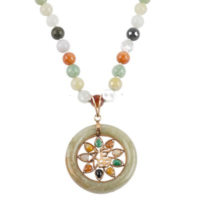 JADE JADÉITE
Collier coposé de 73 perles...
