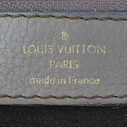 LOUIS VUITTON MAHITA
Sac Louis Vuitton Mahina...