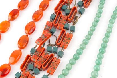 COLLIER / NECKLACE
Lot de 3 colliers en jade...