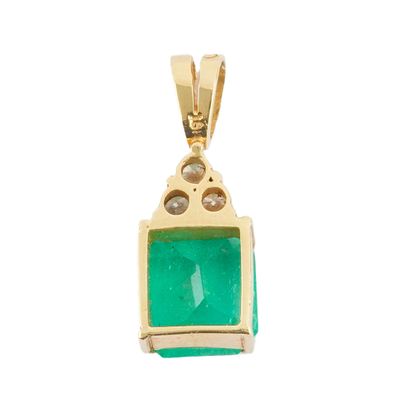 OR 18K, ÉMERAUDE / 18K GOLD,EMERALD
Pendentif...