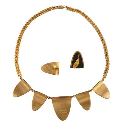 HENRY LA PENSÉE. PARIS
Collier et boucles...