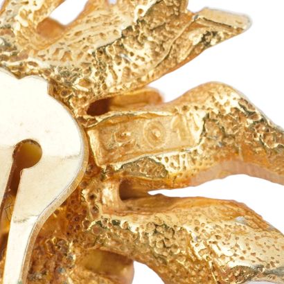 BOUCHER
Broche et paire de boucles d'oreilles...
